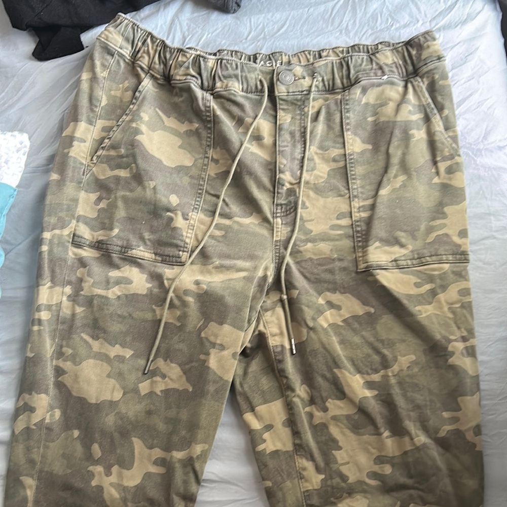American eagle cargo pants camo